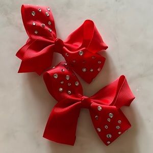 Cute little bows in red and little crystals 🎀🤍
